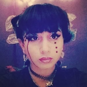 Meet your Posher, Adelaida